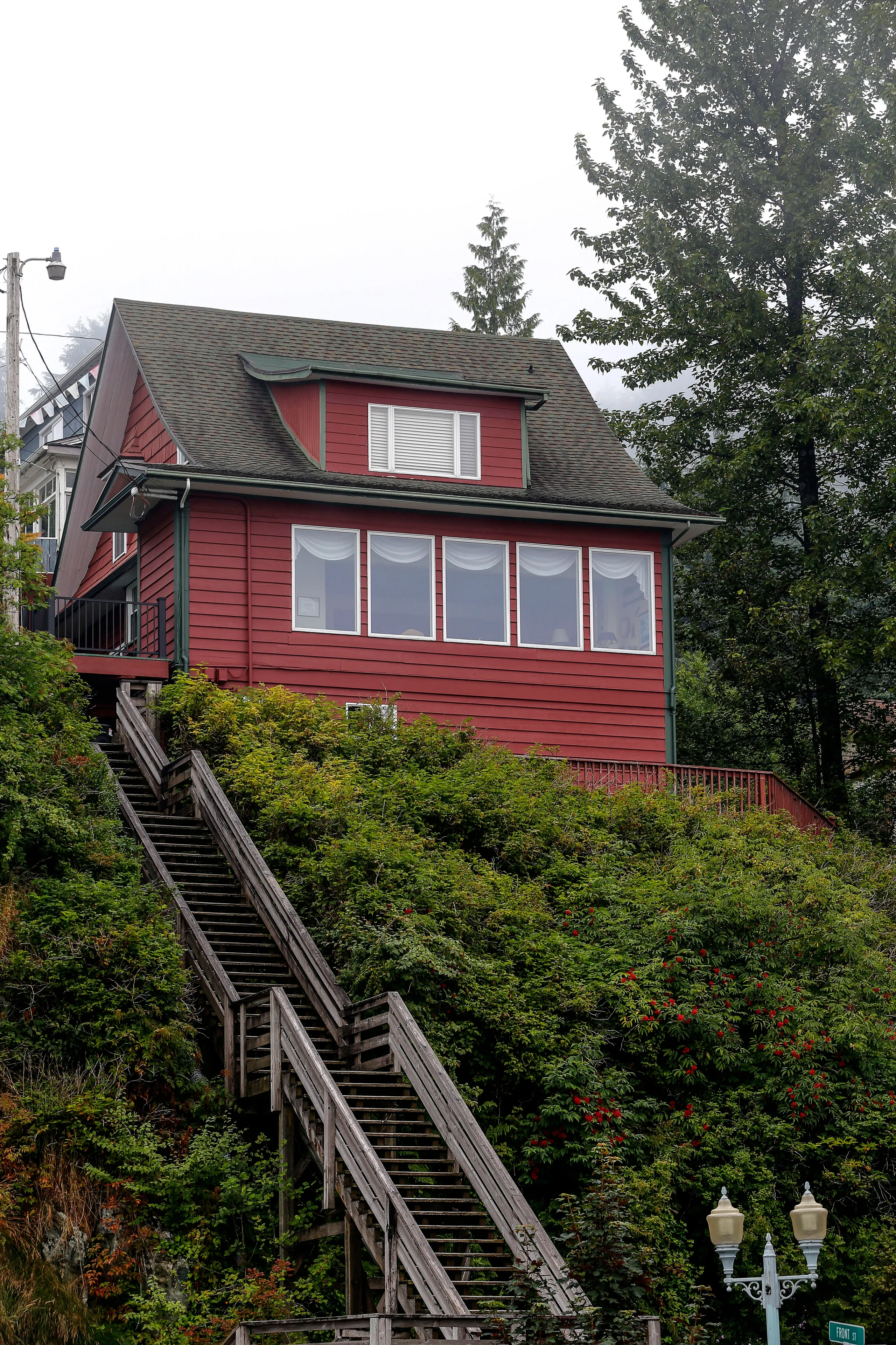Traditional Alaska homes in a residential neighborhood
